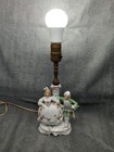 Vintage Porcelain Colonial Couple Lamp WORKS  — photo 5