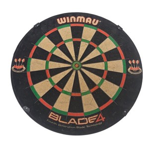 Winmau Blade 4 Dartboard 18in Black Red Green Sisal Bristle BDO Professional