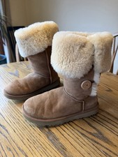 UGG Bailey Button Triplet II Size 8 Women's Boots - Chestnut