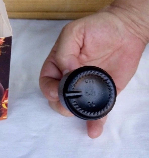 BOTELLA MINIATURA ROYALE MONTAIN FRANCE COÑAC Y NARANJA. VACÍO. Foto 3 de 4