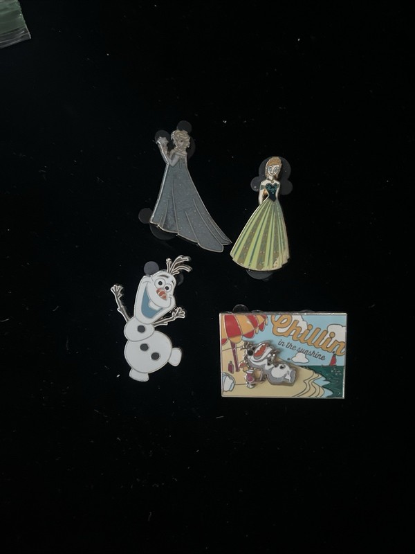 Disney Set Of 4 Frozen pins With 2  Olaf And Elsa And Anna