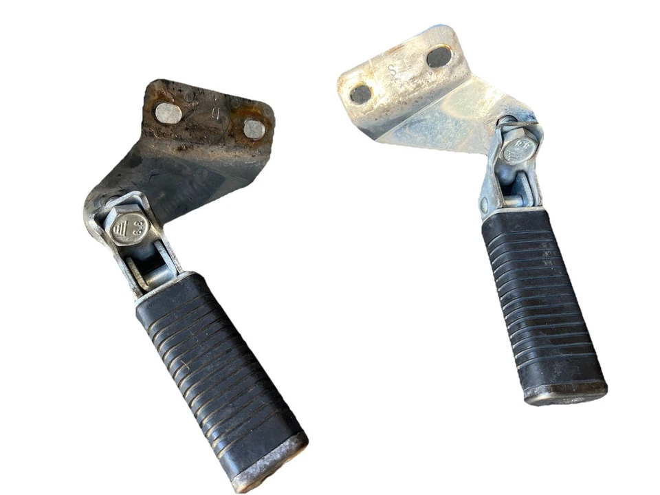 1984 Moto Guzzi V65C apoio de pés traseiro para passageiros - Imagem 2 de 4