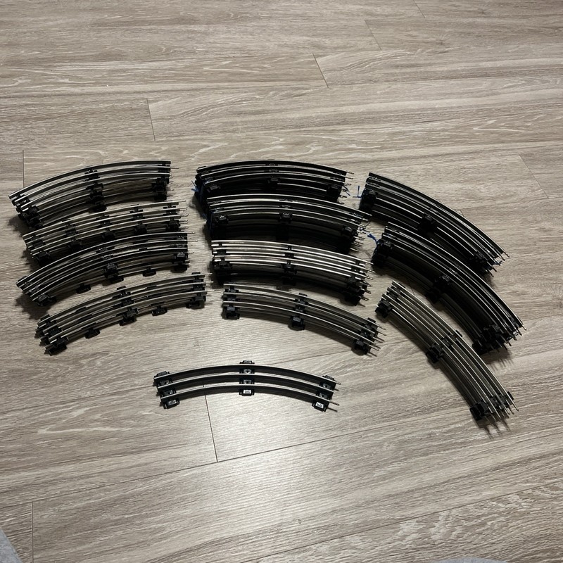 Lionel O Gauge Curved Track Lot of 16 Pieces 3-Rail Metal Train Track Black Ties