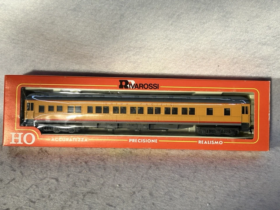 Nice Rivarossi Union Pacific RR 3-Car Passenger Set HO - Image 3 of 4