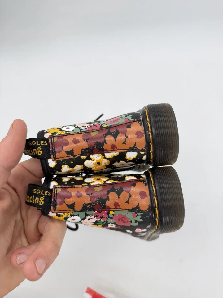 Ботинки Dr Martens для маленьких детей ясельного возраста черные 1460 T цветочная пастель водяная кожа 8 - Изображение 3 из 4