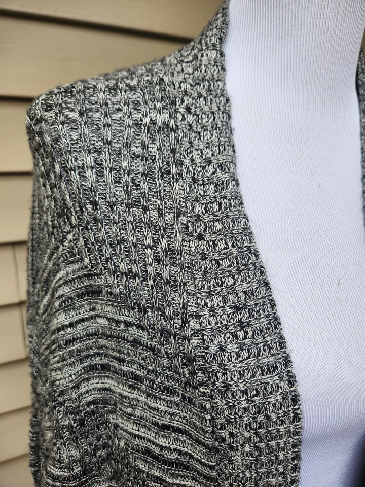 Apt. Cárdigan suéter túnica jaspeado negro 9 XL frente abierto tejido fino ligero Foto 4 de 4