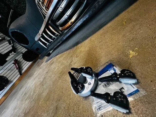 (4) 13598771 TPMS New Tire Pressure Sensor OEM Buick Cadillac Chevrolet - Image 3 of 3