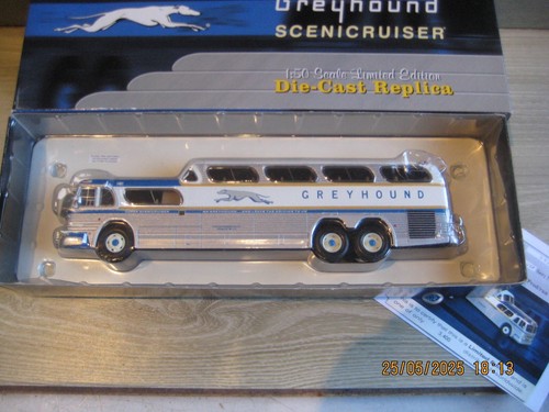 CORGI CLASSICS US54406 GREYHOUND SCENICRUISER GM4501 CHICAGO EXPRESS. - Picture 2 of 3