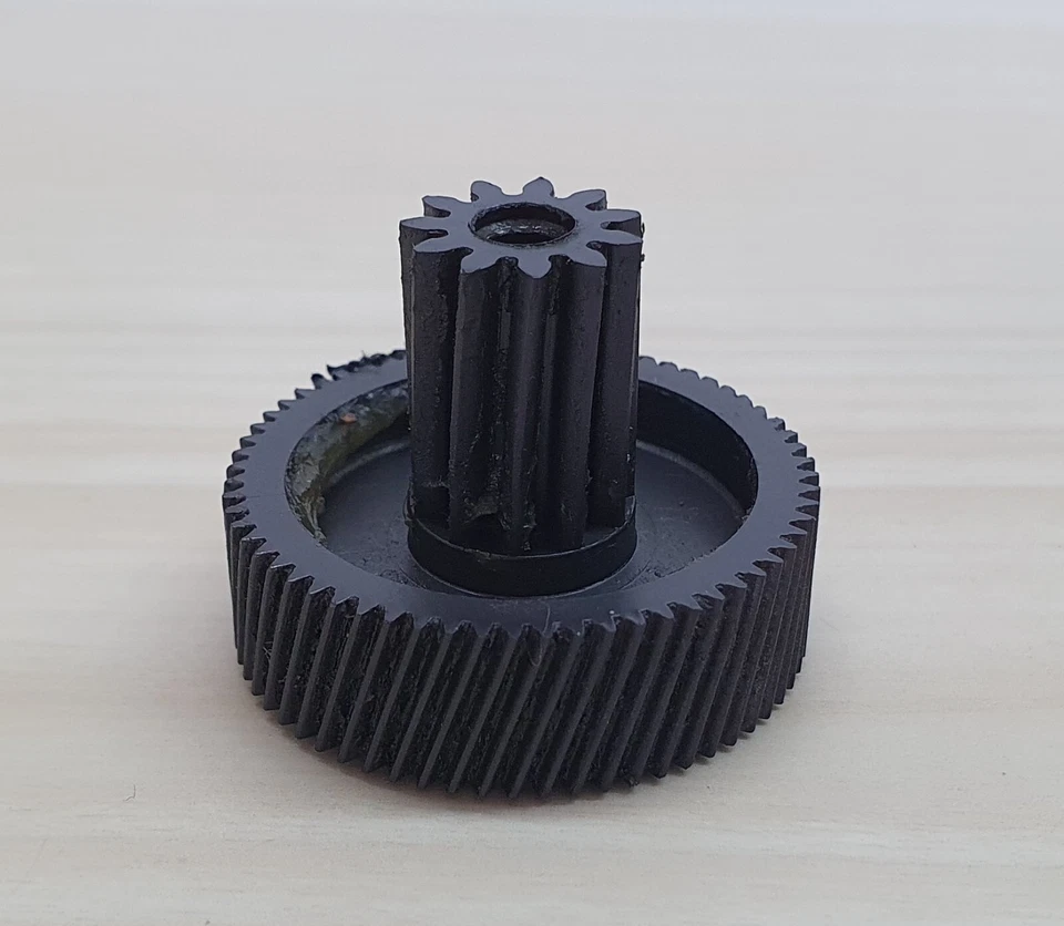 Ingranaggio in nylon per grattugia elettrica Moulinex Type 574 Code 320 Foto 2 de 4