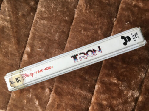 Vintage 1982 TRON VHS Tape In Clamshell Case - Jeff Bridges - Walt Disney - Picture 3 of 8