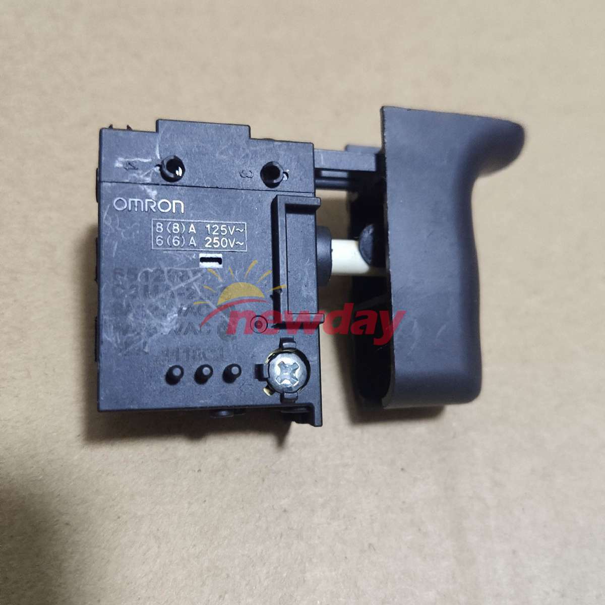 New 1PCS 6512962 C3MA-2L-S 8A125VAC 6A250VAC Trigger switch