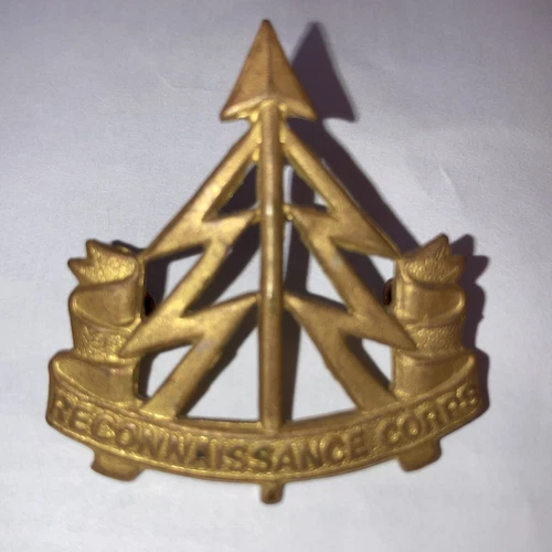 Genuine WW2 Reconnaissance Corps Cap Badge With Lugs (0778)