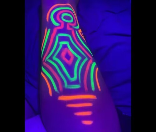 Glow in The Black Light UV Face Paint Crayon Black Light Neon Face & Body Paint - Photo 10/12