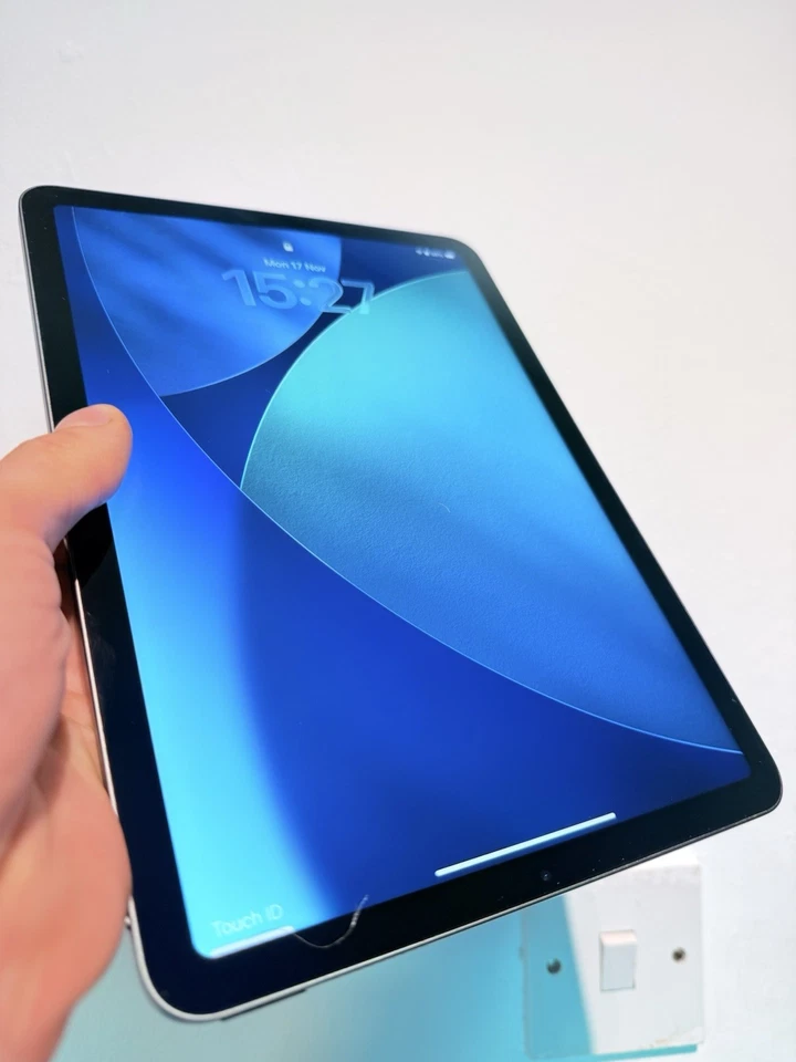 Apple iPad Air 4th Gen. 64GB Wi-Fi. Flawless Condition Aviation iPad - Image 4 of 4