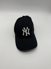 New Era 9Forty New York Yankees Youth-SIzed Adjustable Cap in Navy w/NY logo MLB