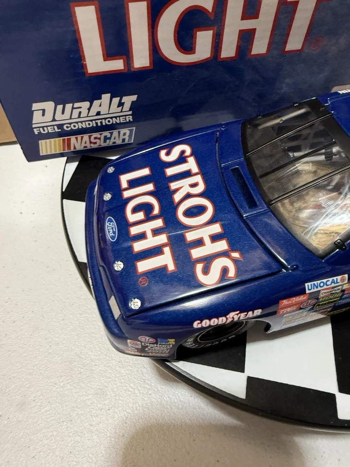 Mark Martin 6 Stroh’s Light 1989 Team Caliber Vintage Series 1/24 Nascar Diecast - Image 3 of 4