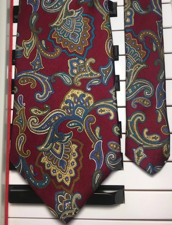 LONDON FOG/Seda italiana arabesca de colección en tonos joya multicolores en rojo rubí Foto 2 de 4