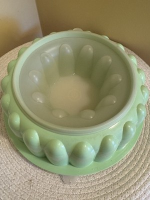 Vintage Tupperware Jel-Ring Mold 1202 Mint Green 6 Cup Jello Mold w Lid