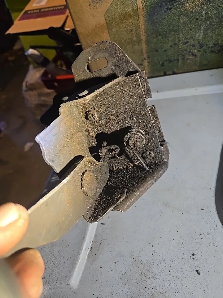 Оригинальная ручка защелки капота 1969 - 1970 Ford Mustang - Изображение 3 из 4