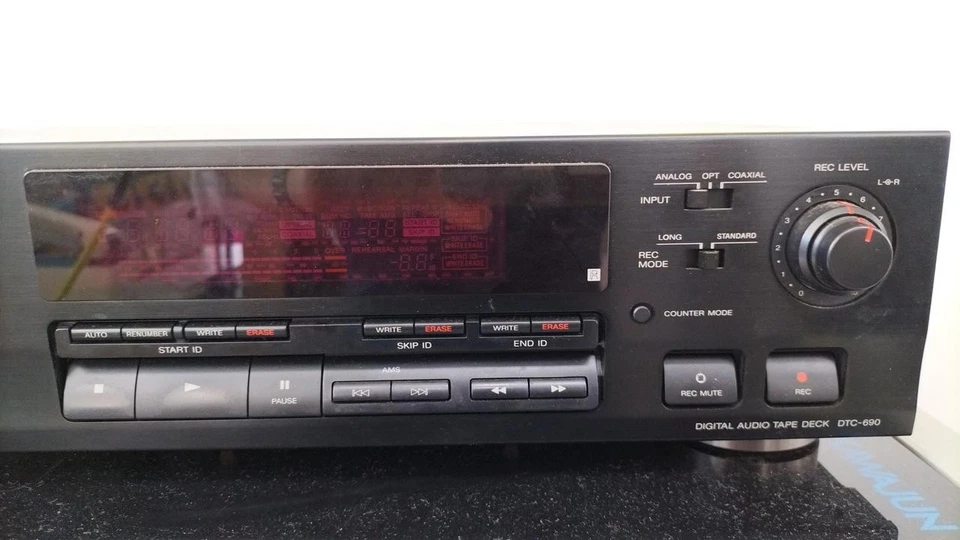 Sony DTC-690 Digital Audio Tape DAT Deck Player Recorder Working Confirmed - Image 2 of 4
