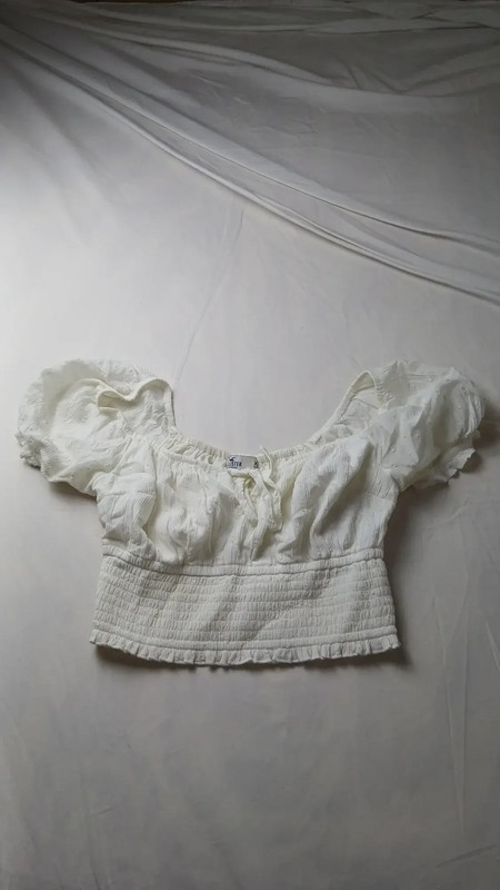 Hollister Women's Off-Shoulder Smocked Crop Top XS White Puff Sleeve (XS)