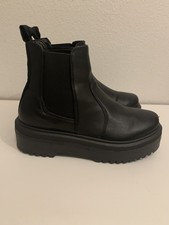 yardley platform chelsea boot