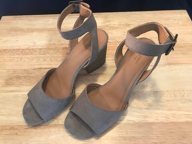 Universal Threads Megan Microsuede Ankle Strap Block Heel Sandal Women  M Tan