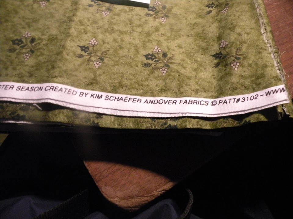 ANDOVER FABRIC LANCASTER 季节 KIM SCHAEFER 2 码。 8英寸 绿色 — 第 2/3 张图片