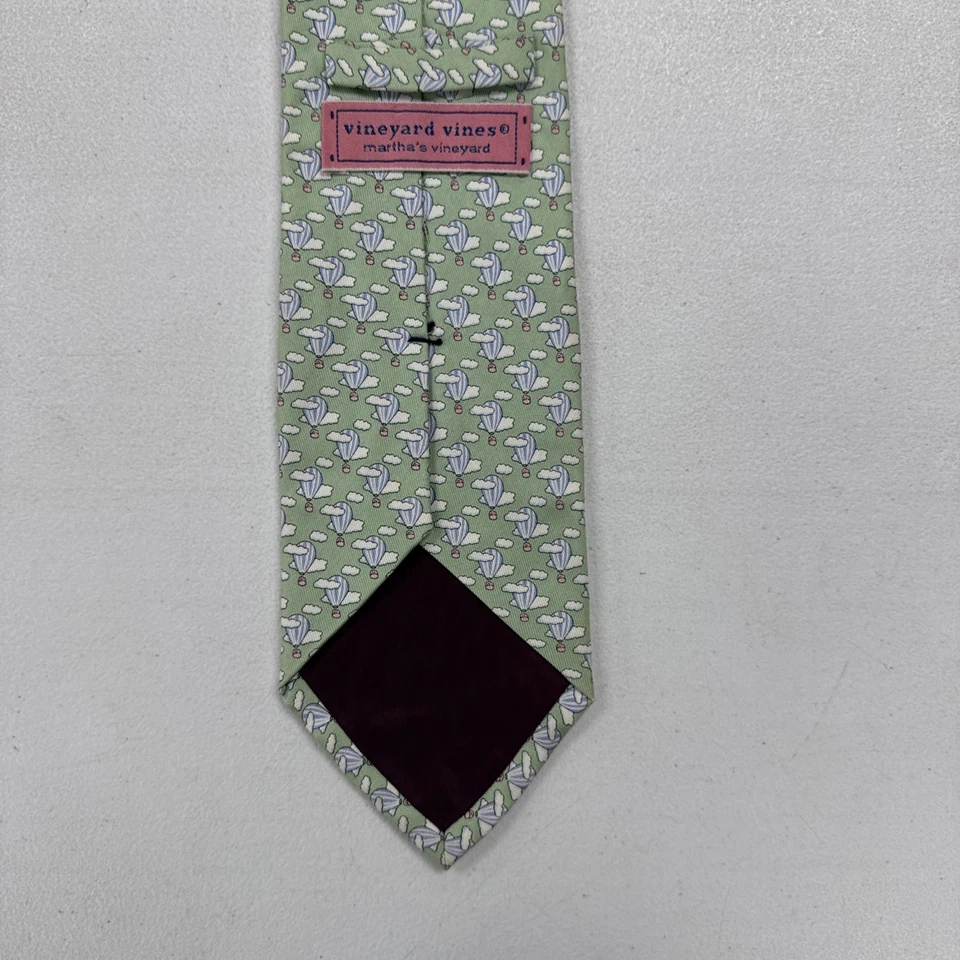 Corbata de cuello Vineyard Vines EE. UU. verde patrón de globo aerostático 100 % seda para hombre Foto 3 de 4