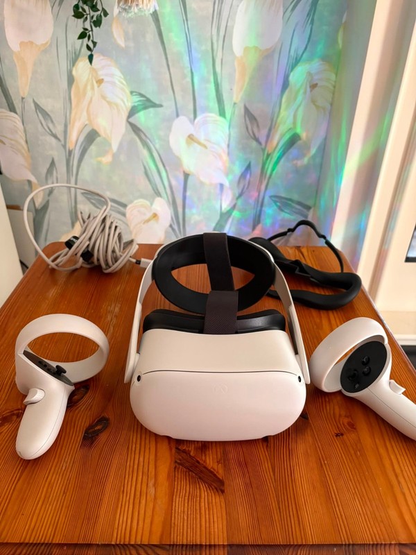 Meta/Oculus Quest 2 VR Headset (With Controllers) - 128GB, B
