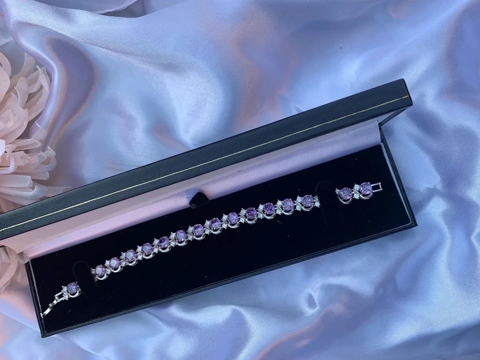 Pulseira de tênis folheada a ouro branco corte redondo roxo flor de ametista - Caixa grátis - Imagem 2 de 3