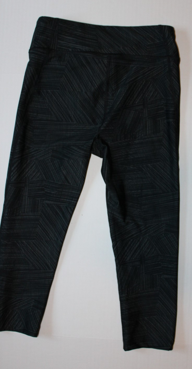 Black Under Armour Compression Leggings S Heat Gear Stretch Waist Capri Pants