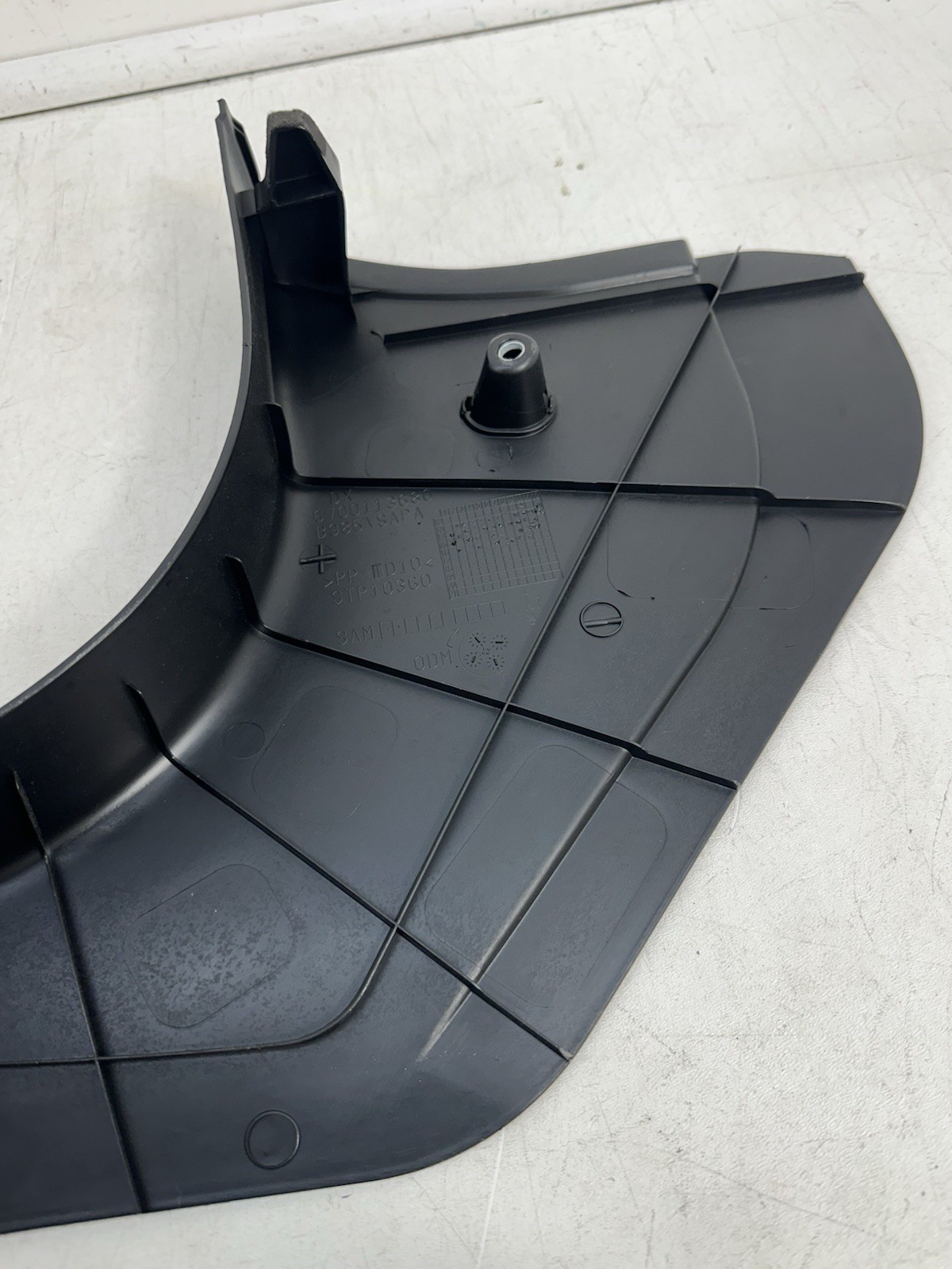 Maserati Ghibli S Q4 2014-2021 Front Right Kick plate P/N 6700113680
