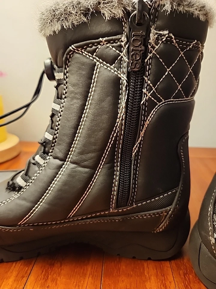 Botas de nieve de invierno para mujer TOTES EVE negras talla 7W usadas en excelente estado piel en el interior impermeables Foto 4 de 4