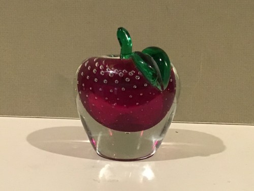 Mundgeblasenes Kunstglas rot grün apfelförmiger Briefbeschwerer kontrollierte Blasen - Bild 4 von 4