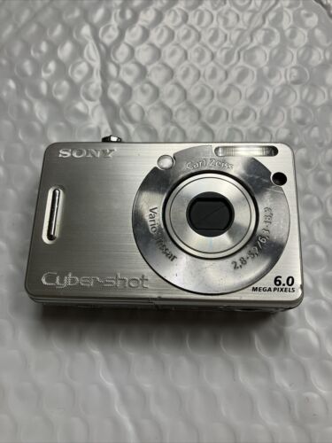 Sony Cyber-shot DSC-W50 6.0MP Personal Digital Camera No Charger No Card WORKS - Photo 1 sur 8