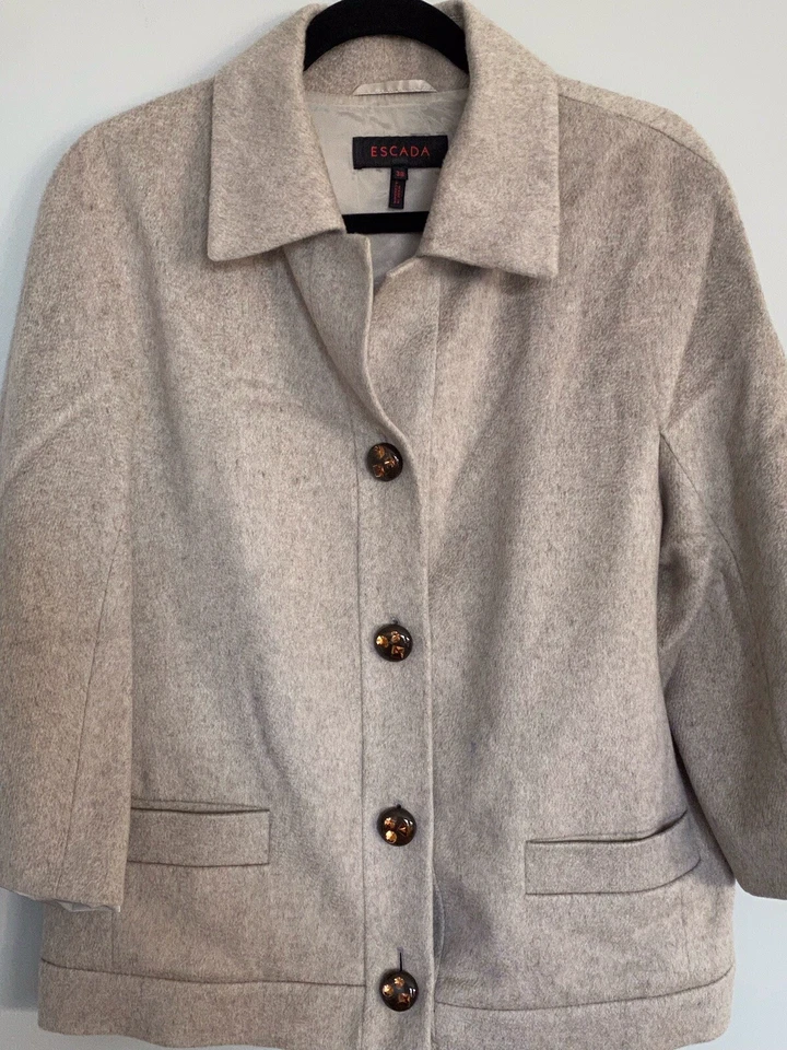 Abrigo Chaqueta Blazer Escada Taupe Mezcla Cachemira Joyas Abotonada Talla 38 EE. UU. 8 M Foto 3 de 4