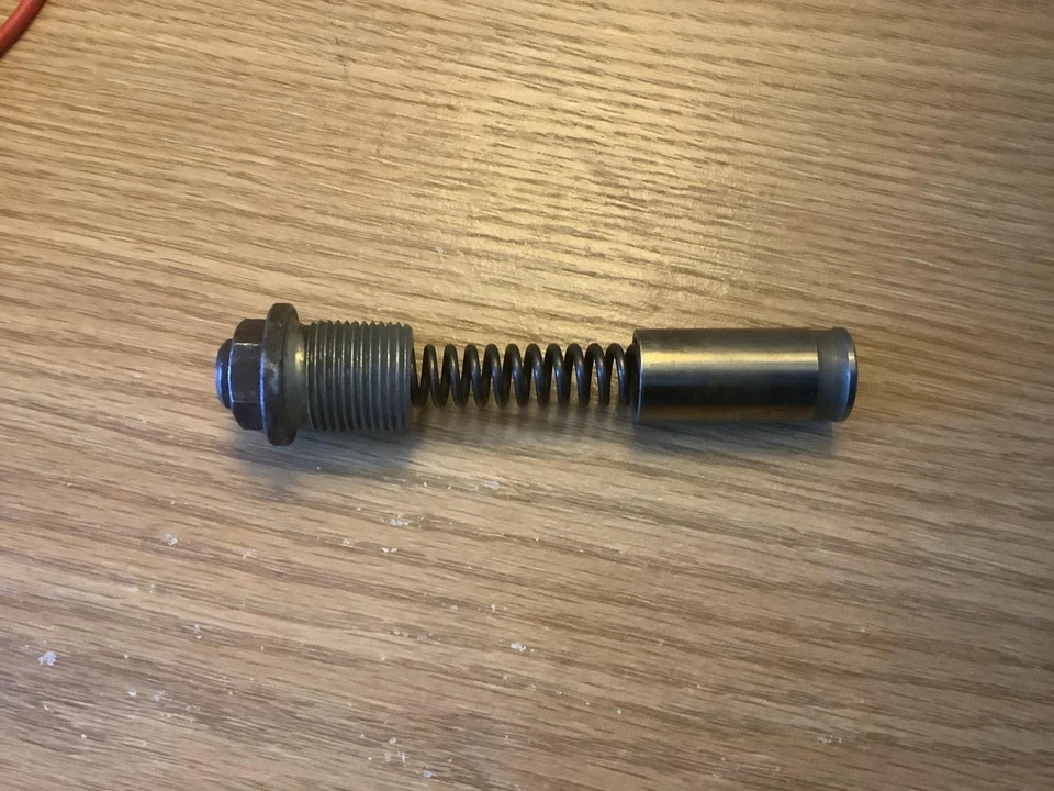 Válvula de liberación de presión de aceite Porsche 944 1983-1986 Foto 2 de 2