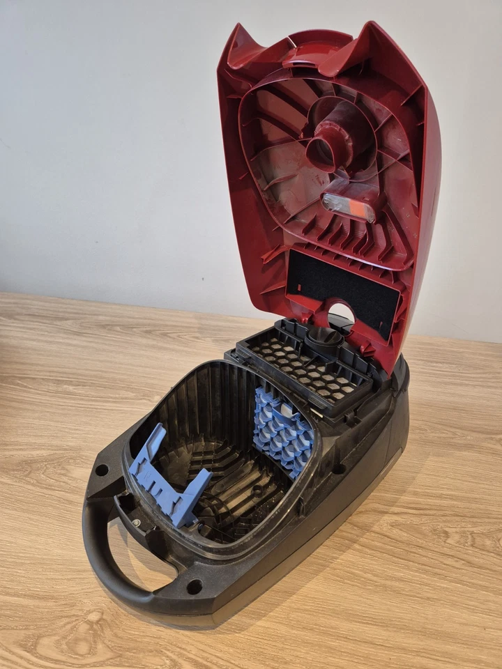 Miele Classic C1 Junior PowerLine VacuumCleaner With Hose Only - Image 3 of 4