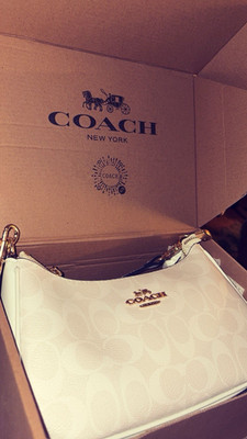 Coach Schultertasche Leder weiß Logo goldfarener Reißverschluss