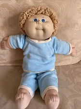 Vtg. Cabbage Patch Doll #8 1986 Red Signature On Bottom Blue eyes dimple blonde