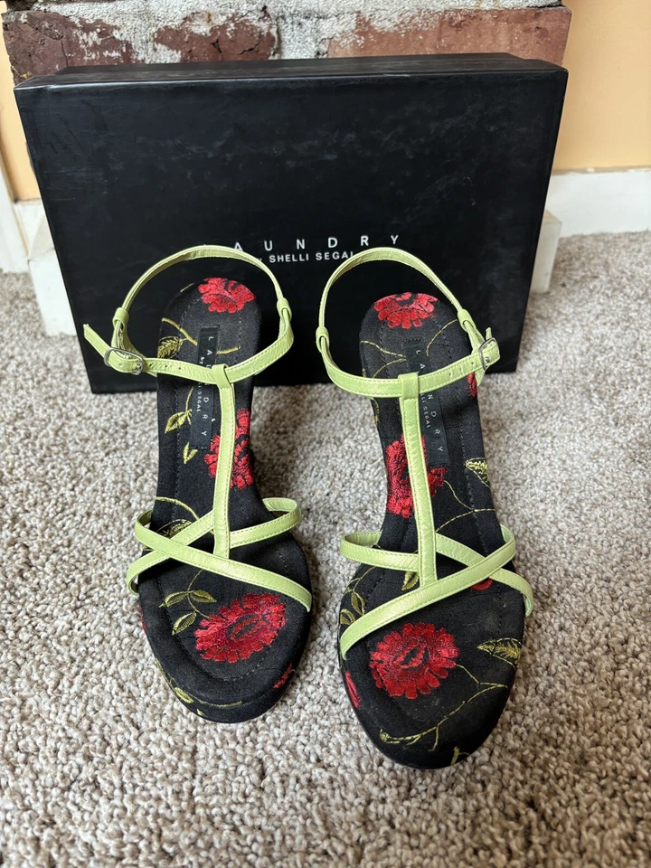 Zapatos con tiras vintage chinos de lavandería negros florales talla 7,5 M cuña/plataforma  Foto 2 de 4