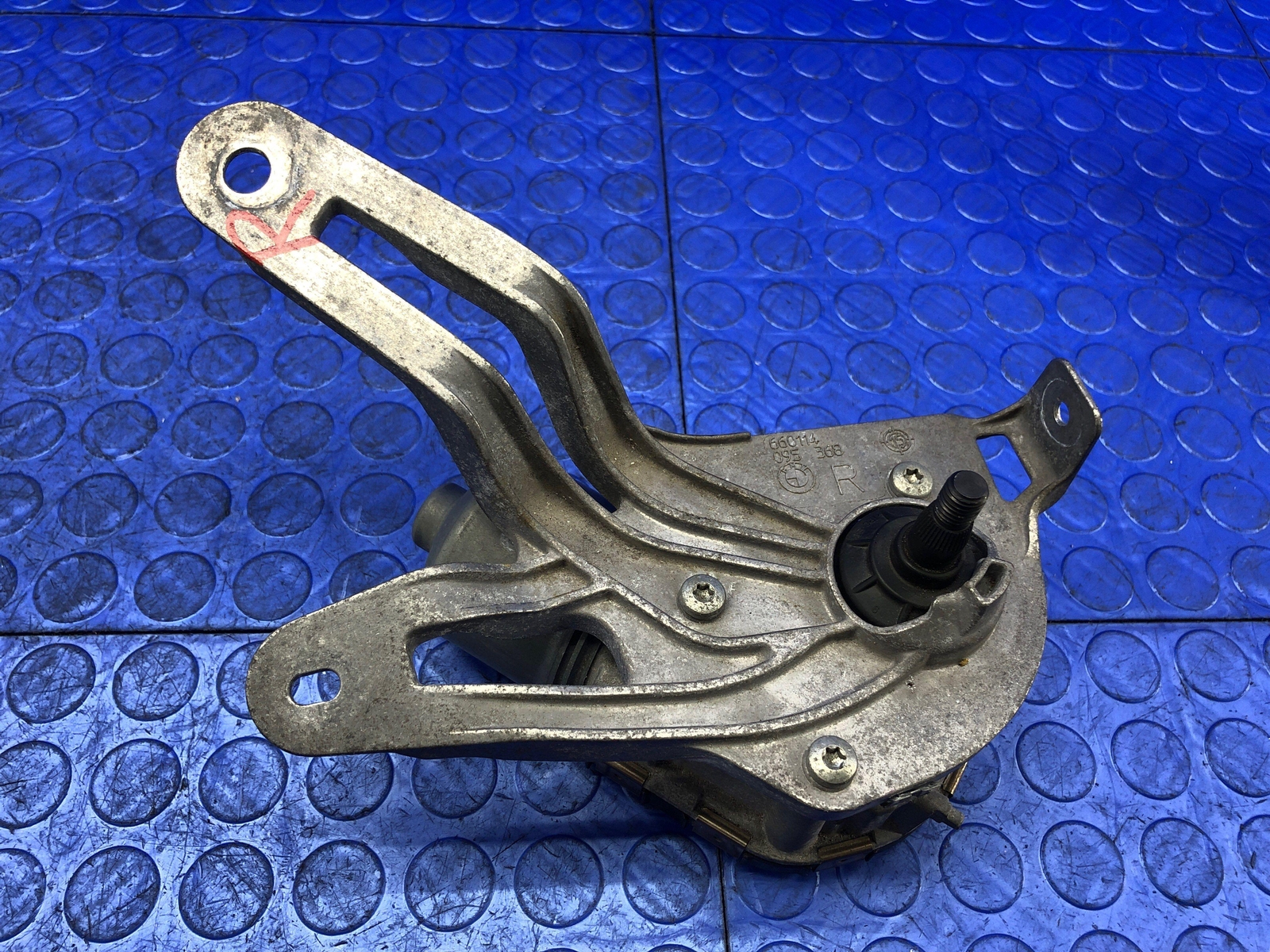 2014 2015 2016 2017 2018 2019 BMW I8 OEM FRONT RIGHT WINDSHIELD WIPER MOTOR