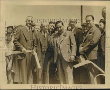 1938 Press Photo Mayor Maestri cuts the ribbon for the opening of Marconi Drive