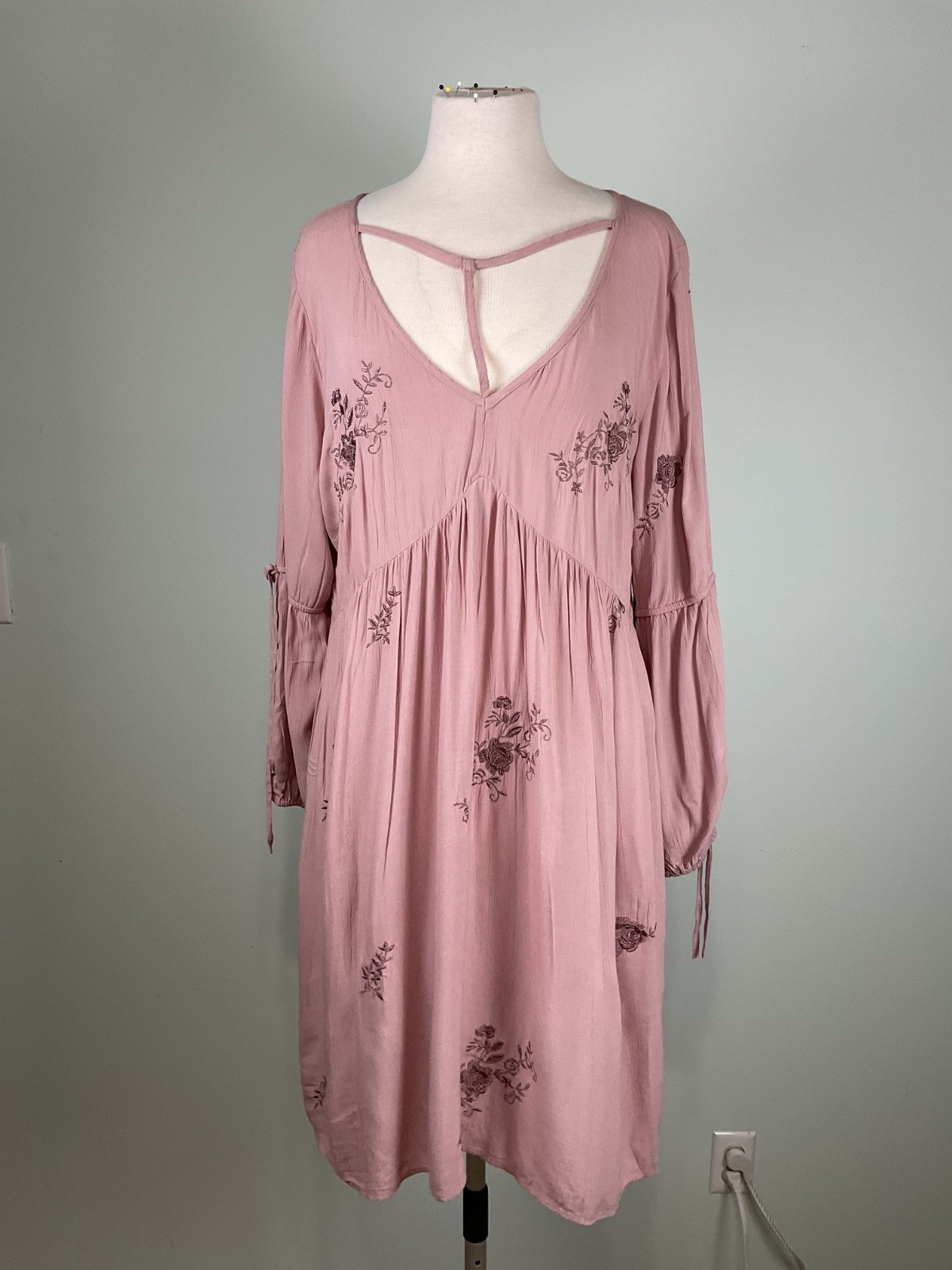 NWT American Eagle Boho Embroidered Peplum Mini Dress XL Dusty Rose Cottagecore