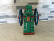 VINTAGE TIN WIND UP ROBOT WITH WHEELS REPRODUCTION NO KEY TO WIND UP 