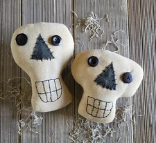 Primitive  Skulls, Bundle of 2 Skulls, primitive Halloween Decor