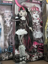 Monster High Draculaura Reel Drama Fashion Doll Black Pink Hair Pet