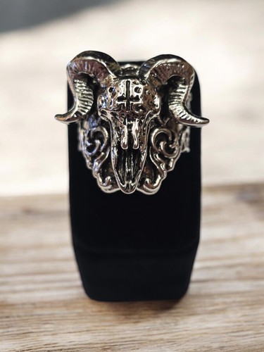 Men's Satanic Goat Skull Ring Sizes 7-13 Rock Occult Church of Satan Wiccan - Picture 8 of 9