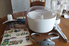 Mixi Garant Rührschüssel, Mixglas und Bücher